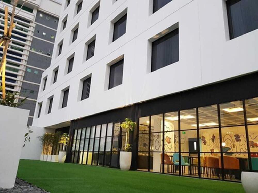 de Braga by Artotel Bandung Exterior foto